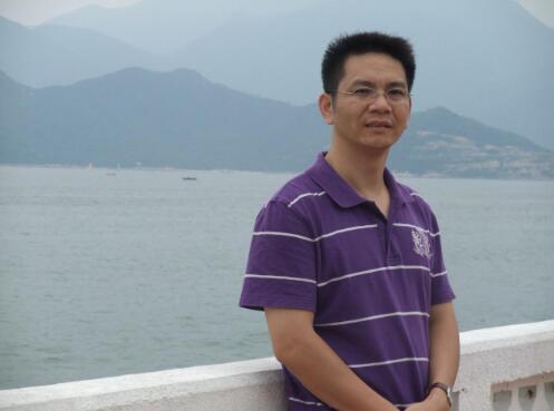 隆廣慶簡歷：南寧師范大學(xué)黨委副書記、校長隆廣慶，曾任南寧師范大學(xué)數(shù)學(xué)統(tǒng)計學(xué)院院長